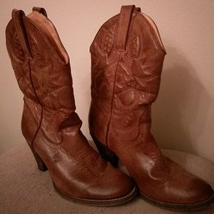 Boots, Very Volatile Denver